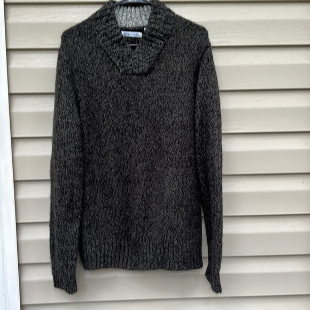 John Henry mens black&brown V-neck sweater $5/25